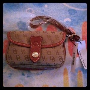 Brand new never been used Dooney & Bourke wristlet